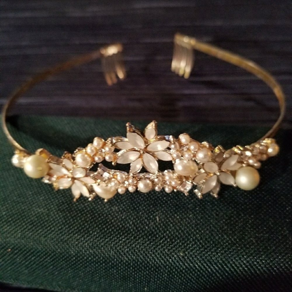 BEAUTIFUL BRIDAL PEARL TIERA